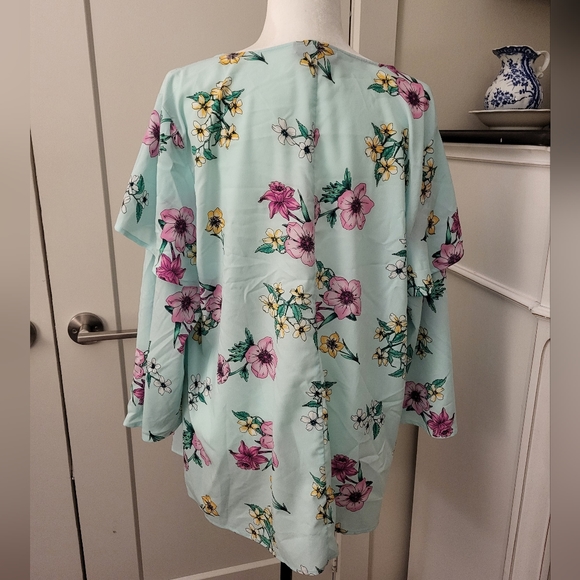 Lane Bryant Plus Size Floral Blouse - Picture 3 of 8